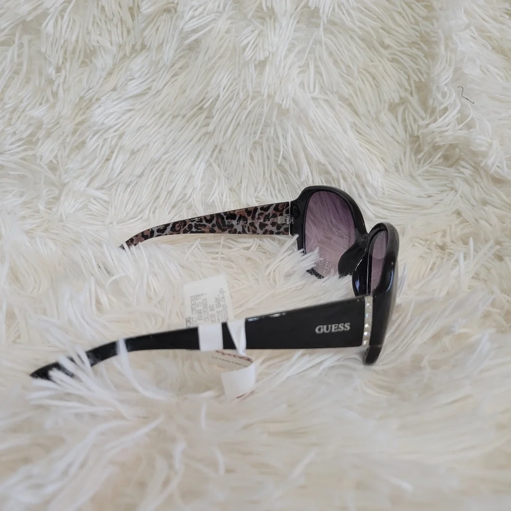 Guess Oversized Oval black sunglasses with inside leopard print